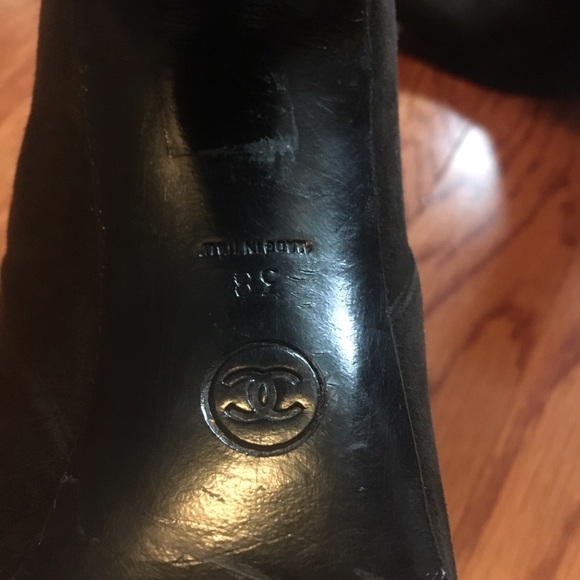 Suede Chanel Boots with fur Trim - Picture 7 of 8